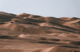 新疆戈壁滩：沙漠中的奇迹